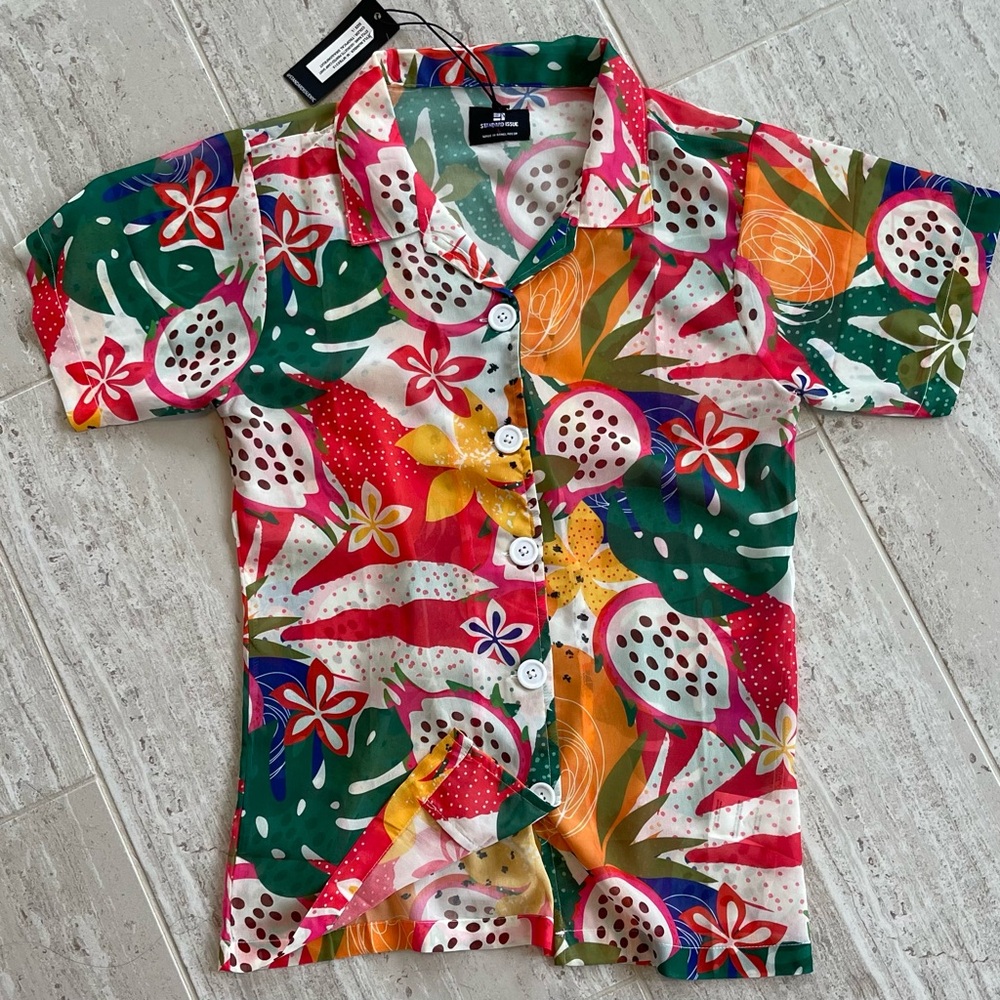 Women’s large Standard Issue Georgette Polyester Camp Shirt Dragonfruit summer